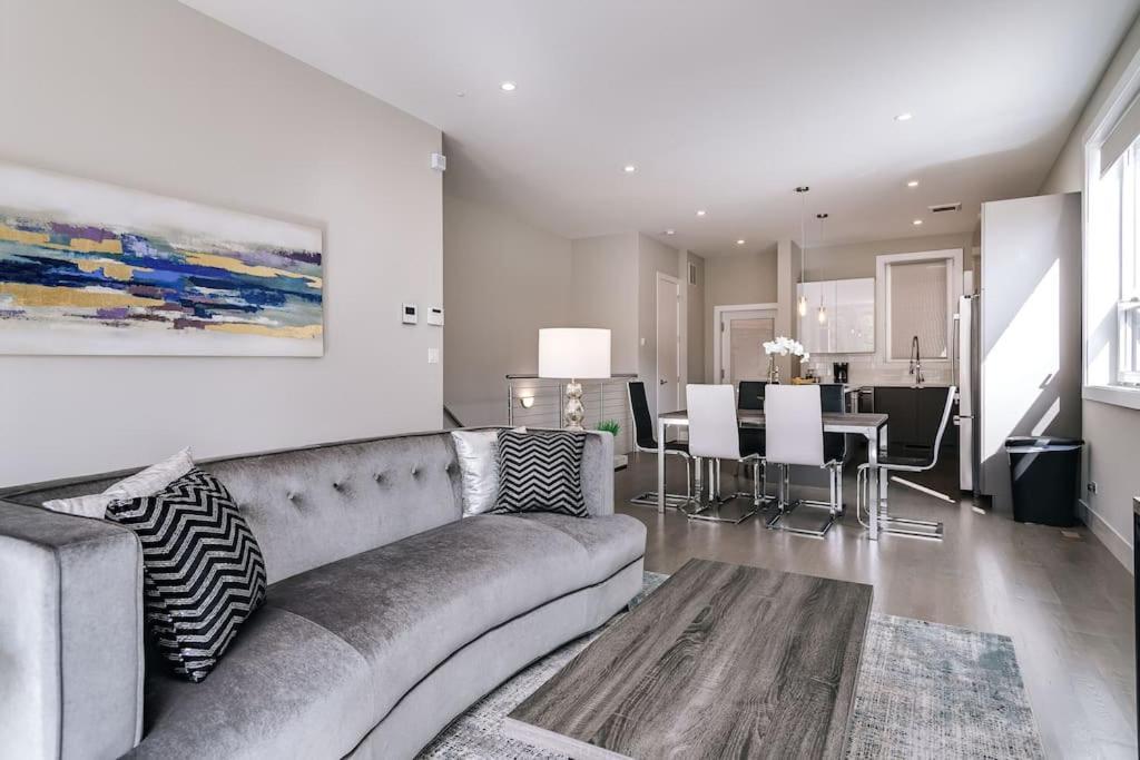Stunning Duplex Condo #1 - Downtown River North 시카고 외부 사진