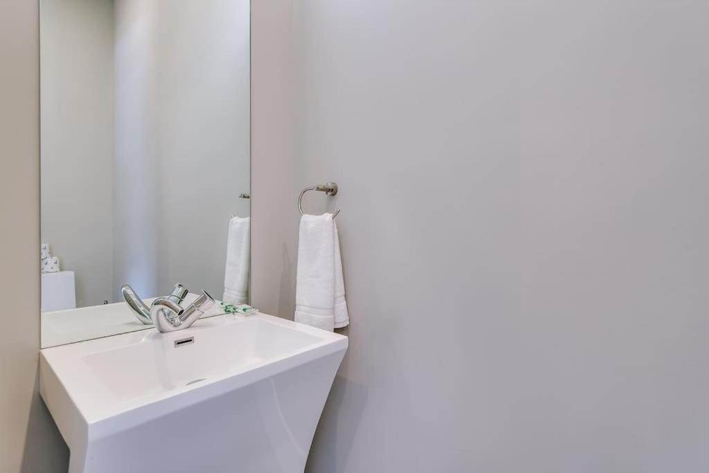 Stunning Duplex Condo #1 - Downtown River North 시카고 외부 사진